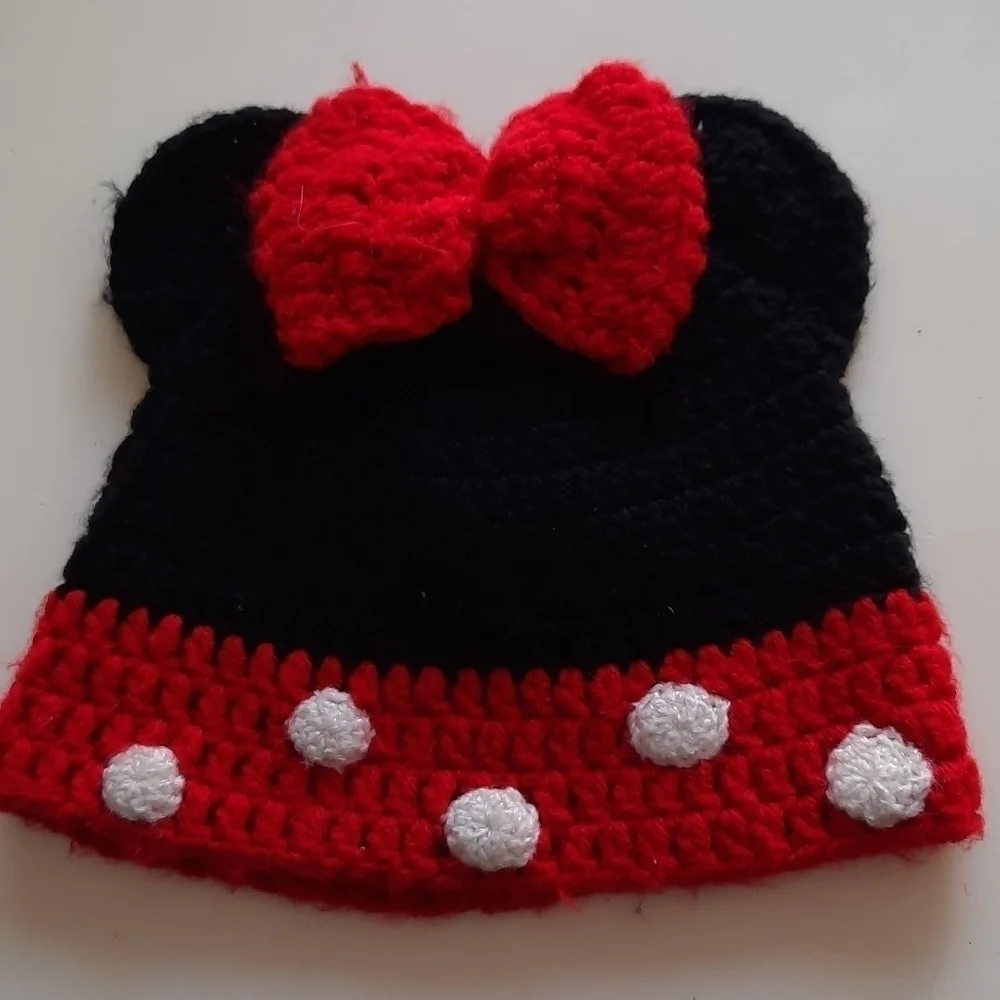 Disney Minnie Mouse Hand Knitted Crochet Beanie Hat Red Black